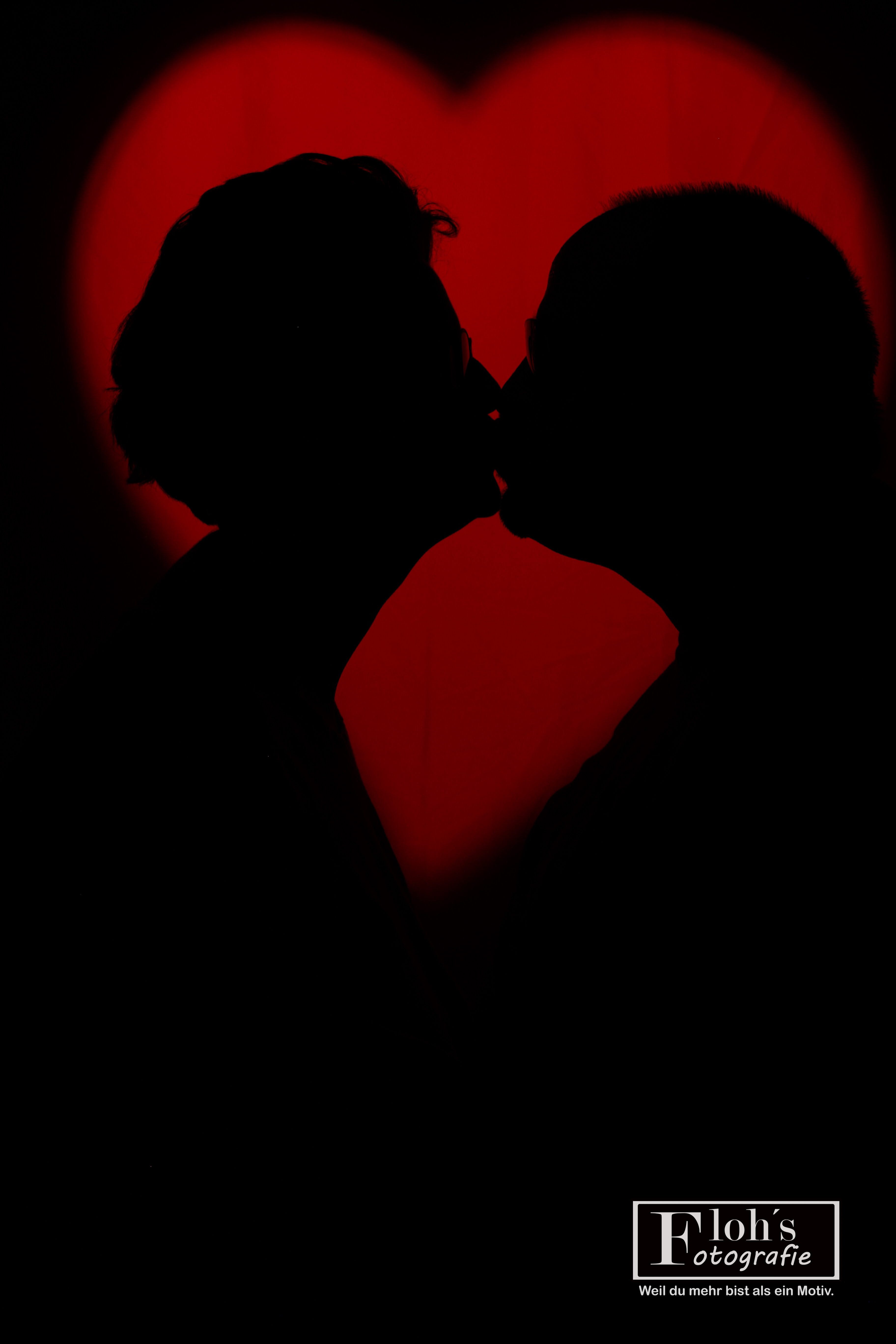 Herzensmoment – Kuss im Silhouettenstil beim Wiener Fotomarathon 2025