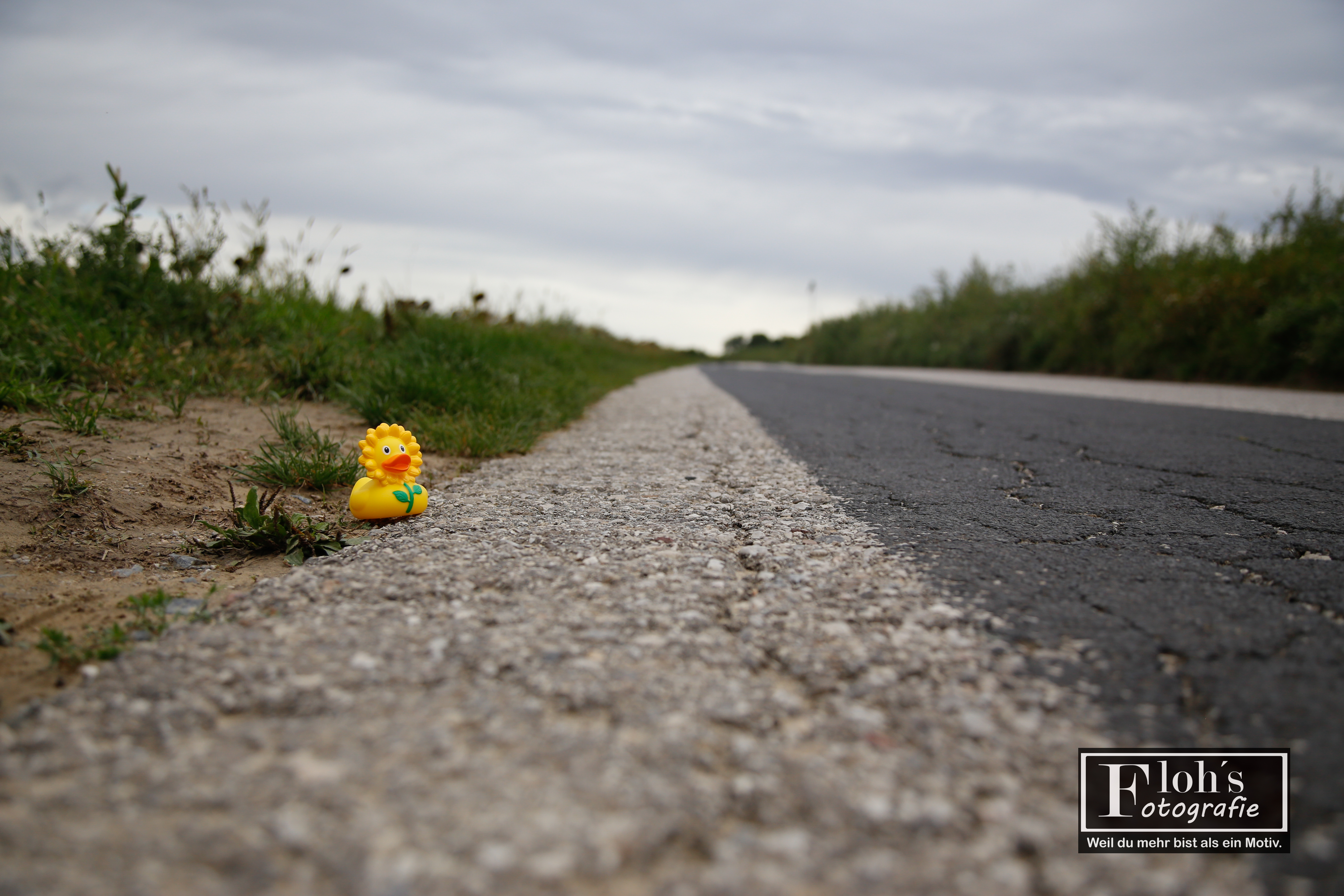 Kleine Figur am Straßenrand – Thema am Wegesrand beim Wiener Fotomarathon 2025