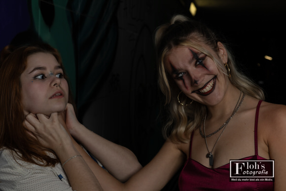 Intimes Halloween-Portrait von Karla in Wien St. Marx, sanfter Ausdruck.