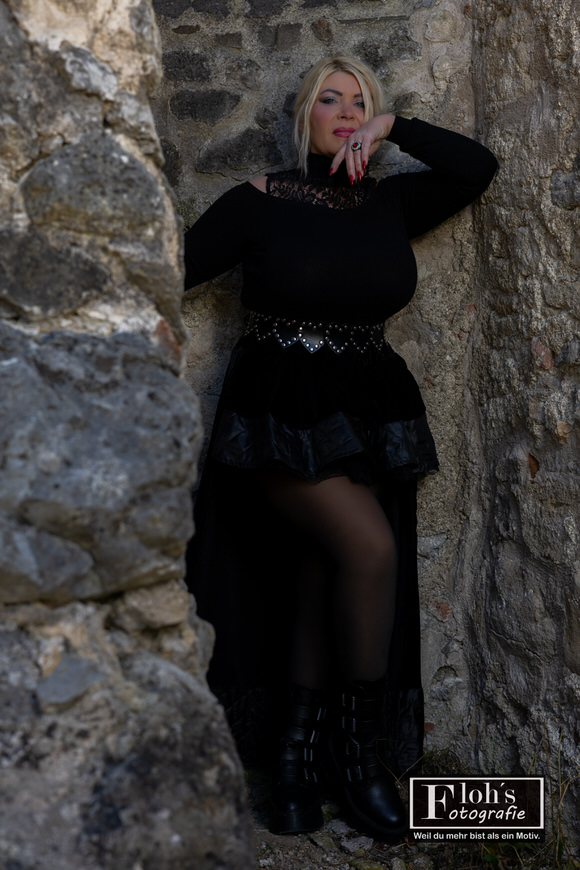 Halloween-Stimmung pur – Portraitfotografie mit Kornelia auf der Burgruine Mödling