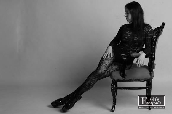 Sinnliches Portrait im Gothic-Stil von Buket im Studio 35 mm in Wien.