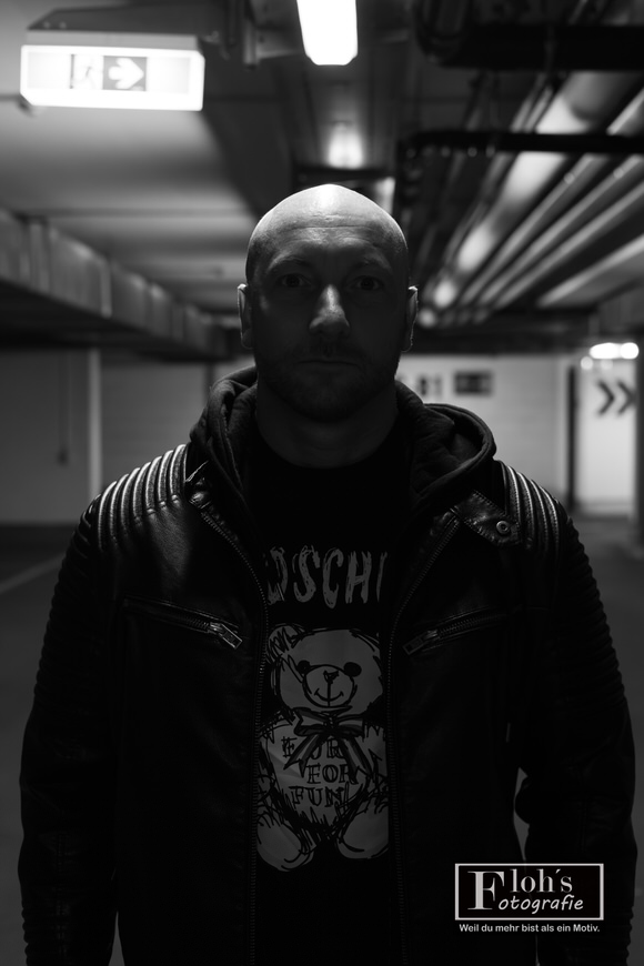 Authentisches Männerportrait von Gernot mit direktem Blick in die Kamera.