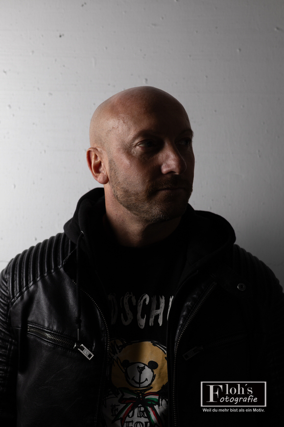 Authentisches Portrait von Gernot in Wien als Grundlage für sein Modelportfolio.