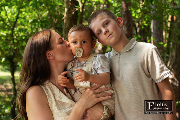 Familienshooting in Ternitz – Natürliche Momente mit Wiktoria und Kindern