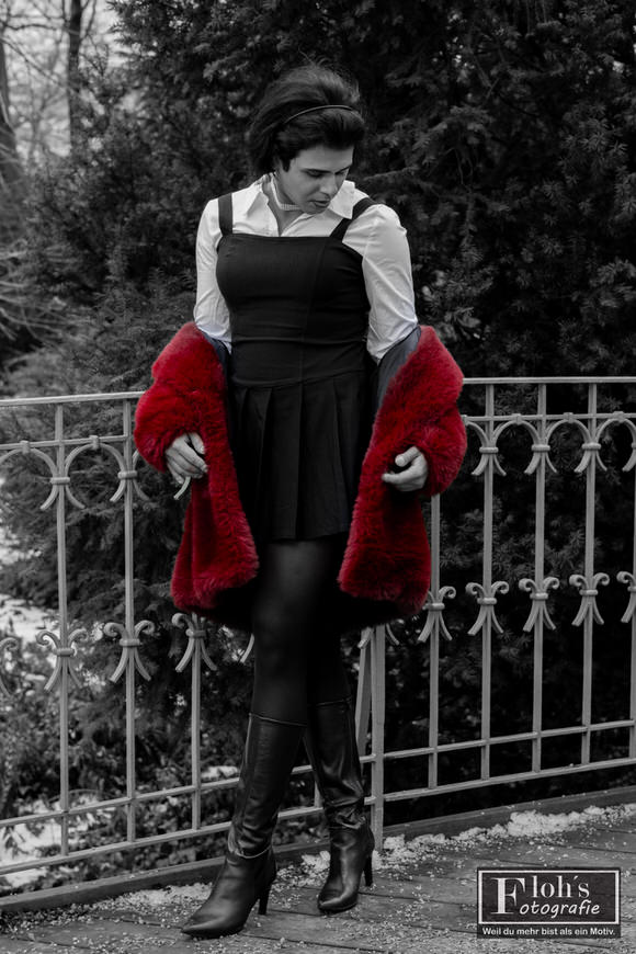 7️⃣ Portraitfotografie Wien Stadtpark, Arya stehend in klarer Pose mit winterlichem Hintergrund.